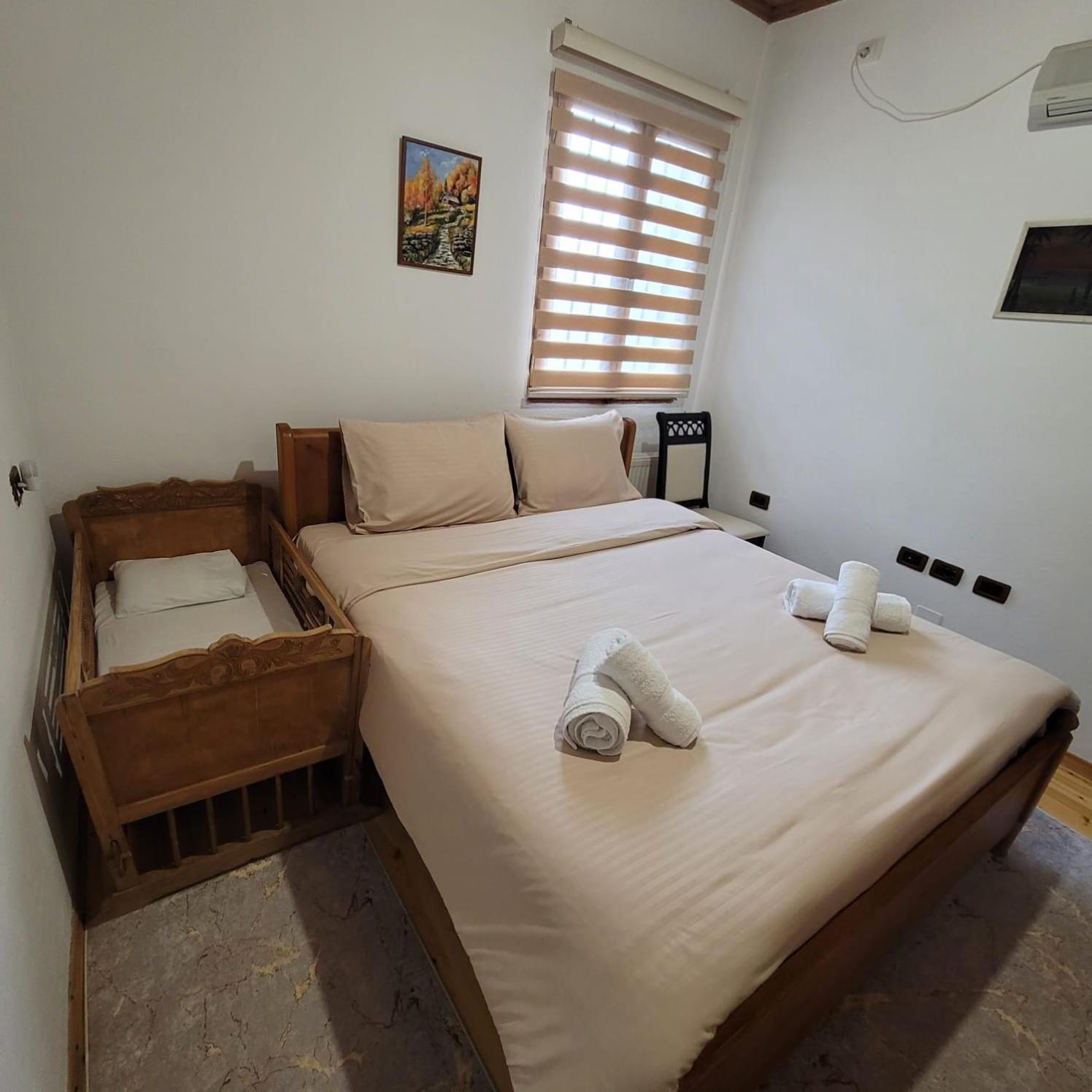 Jona Guest House Gjirokaster Exterior photo