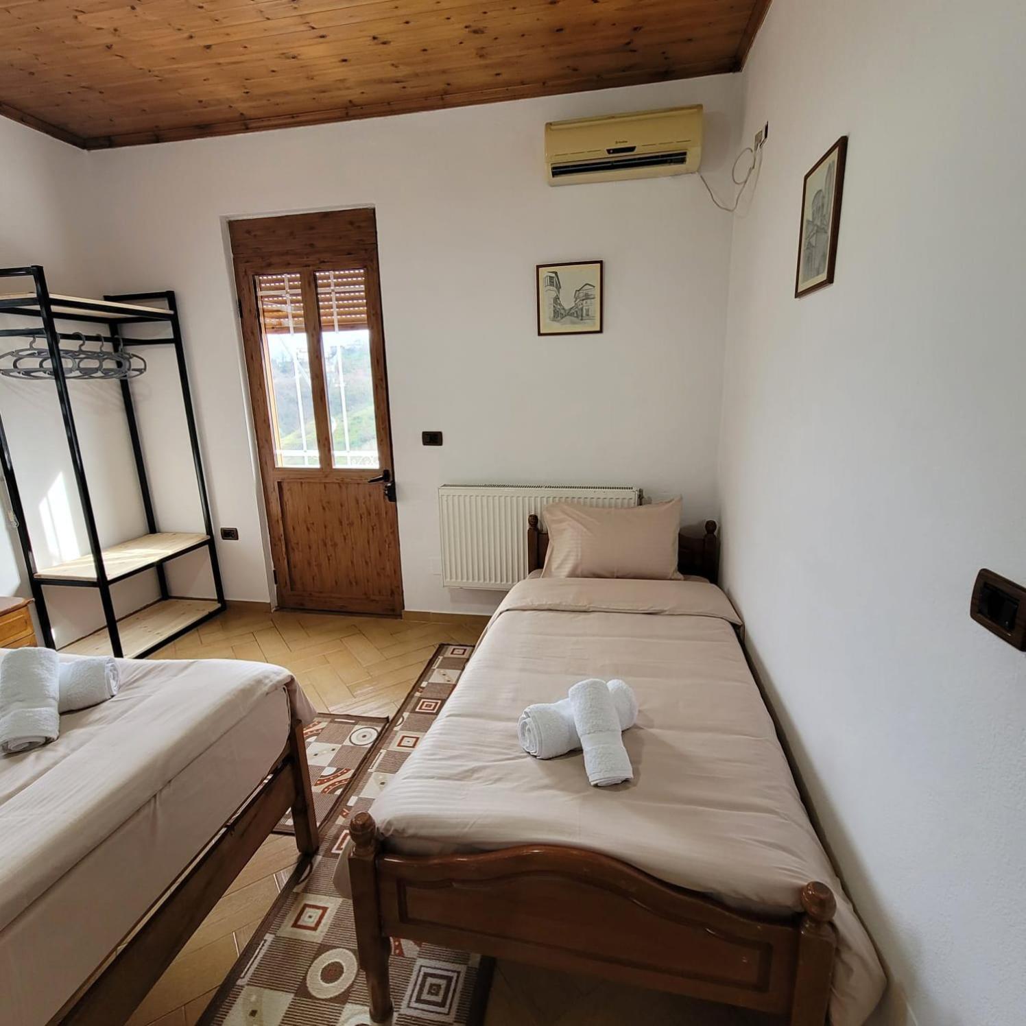 Jona Guest House Gjirokaster Exterior photo
